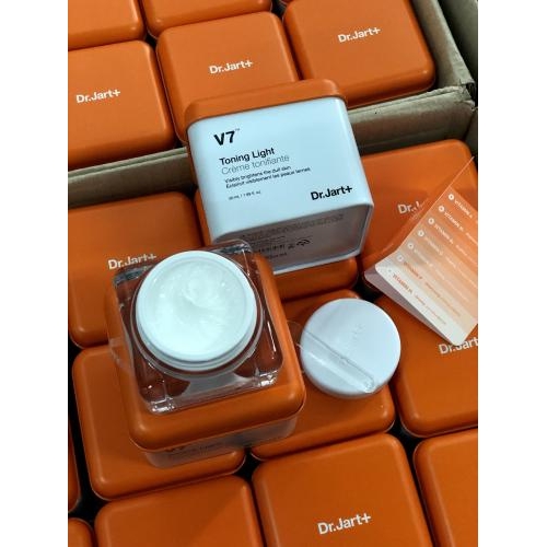 Kem dưỡng trắng da, Trị nám V7